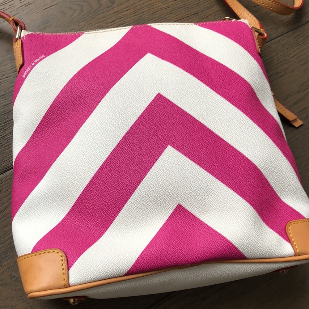 Chevron Stefano Leather Dooney & Bourke Crossbody Bag - Picture 4 of 8